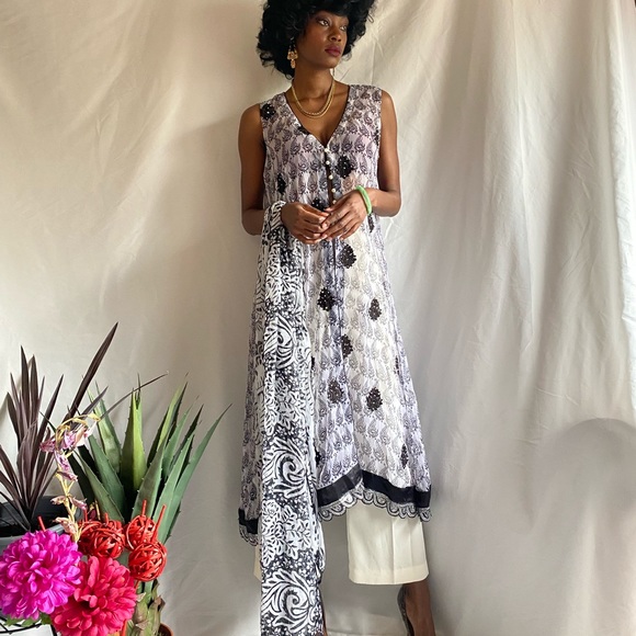 Airy top with matching scarf - Picture 1 of 5